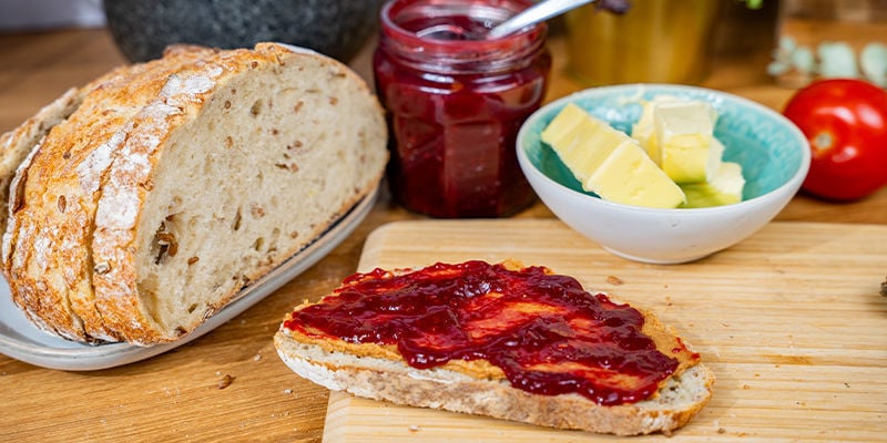 Sandwich Alla Cannabis Con Marmellata E Burro D'Arachidi