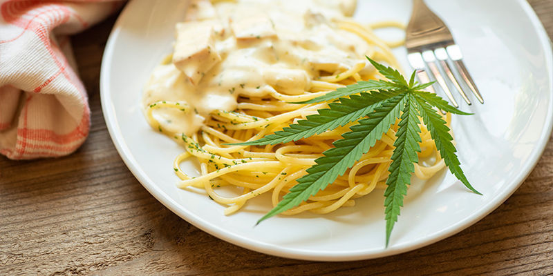 Come organizzare una cena a base di cannabis